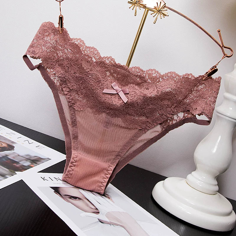 Clearance benefits｜European and American black lace sexy hollow panties women's half-pack thong mid-low waist briefs