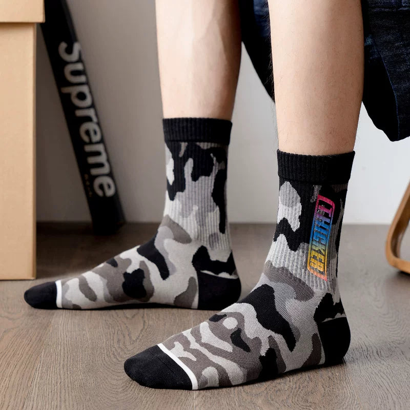 Spring and autumn outdoor jungle camouflage socks men's mid-calf socks ins trendy laser letter sports breathable stockings cotton socks